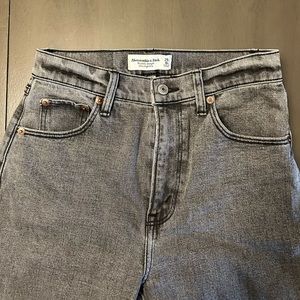 Abercrombie & Fitch The Ankle Straight Ultra High Rise Jean ~ Size 25/0